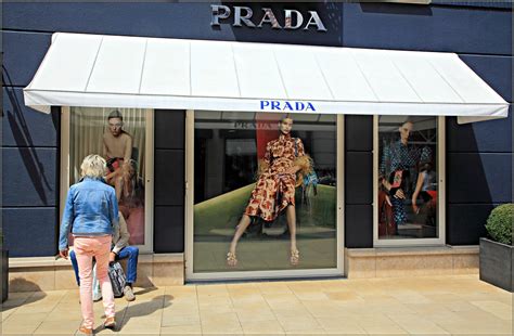 prada roermond openingstijden|prada outlet store roermond.